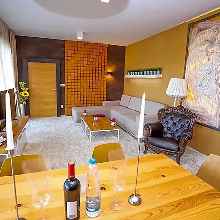 Deluxe House Glavatarski Otel Kŭrdzhali